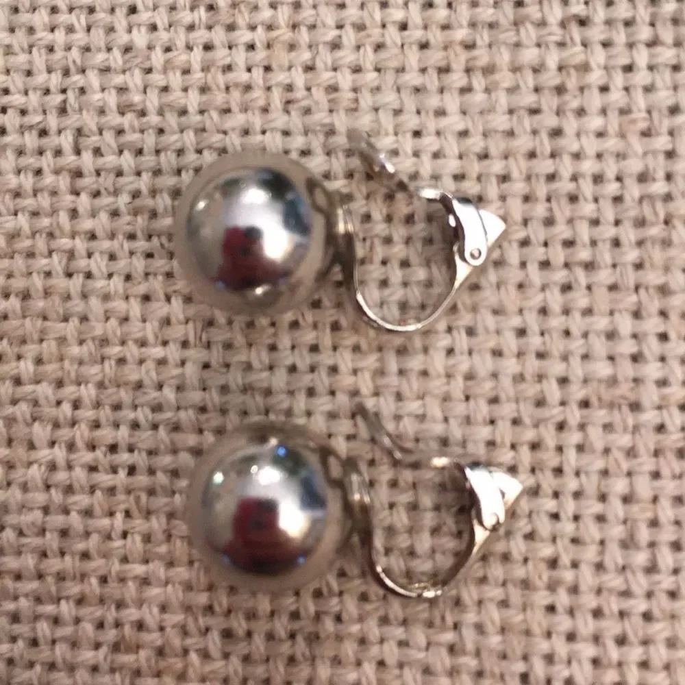 Silvertone 9-10mm Ball Clip Earrings